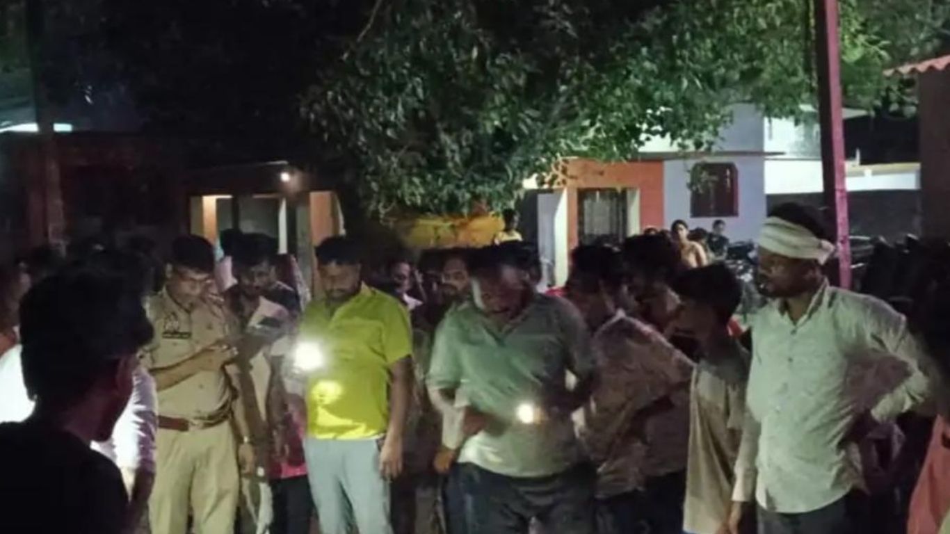 देवरिया में सड़क पर क्या हुआ? बाइक सवार की मौके पर दर्दनाक मौत