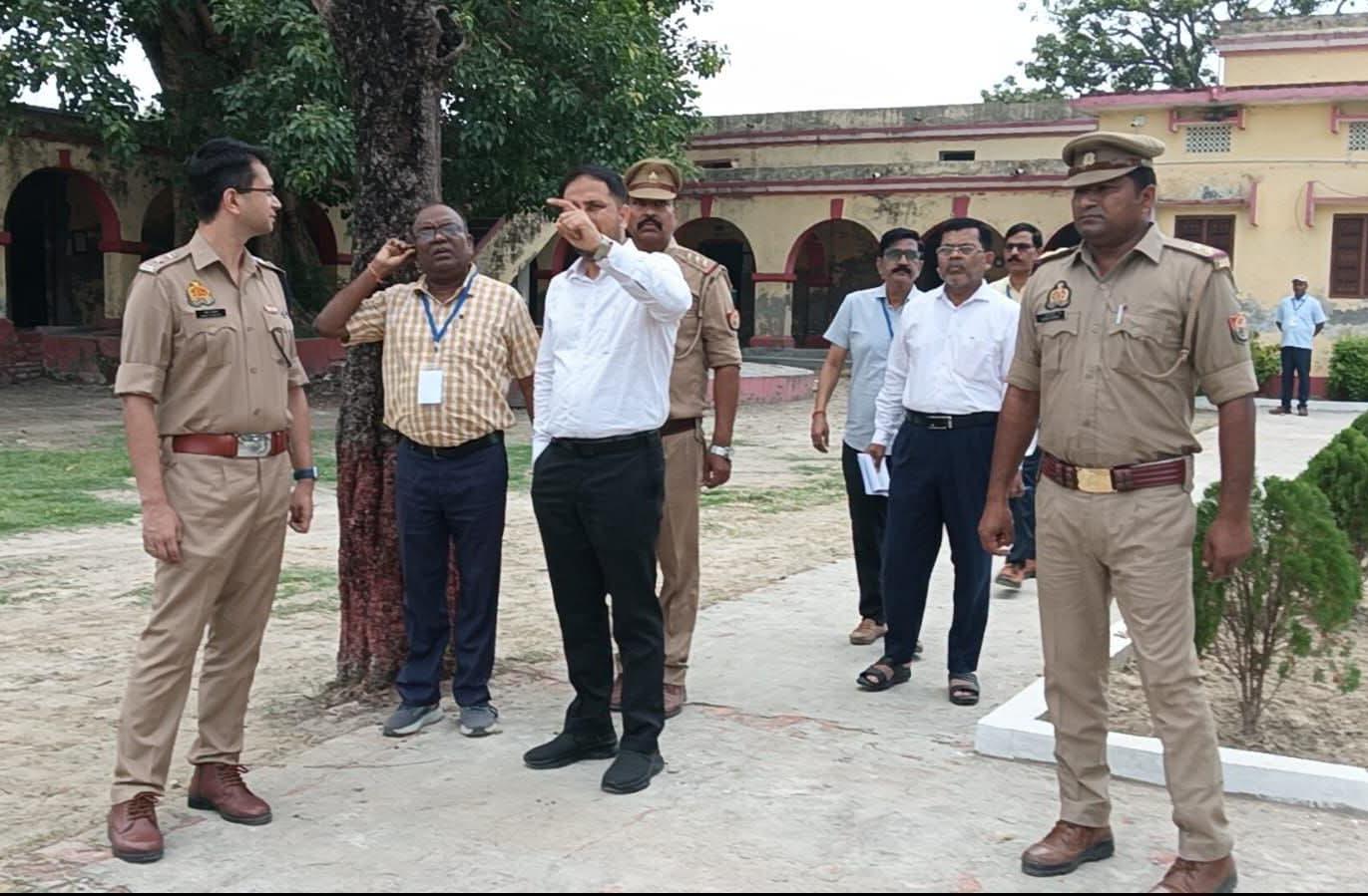पुलिस भर्ती परीक्षा पर प्रशासन की पैनी नजर, डीएम-एसपी ने केंद्र पहुंचकर परखी सुरक्षा व्यवस्था