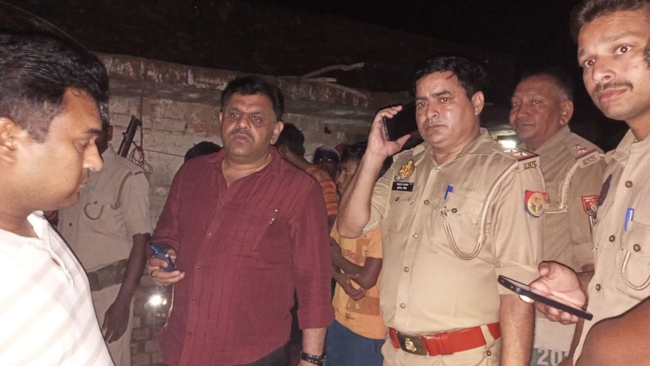 बदायूं में कुदरत का कहर या बिजली विभाग की लापरवाही? आंधी में झोपड़ी पर गिरा भारी ट्रांसफॉर्मर, भाई-बहन की दर्दनाक मौत