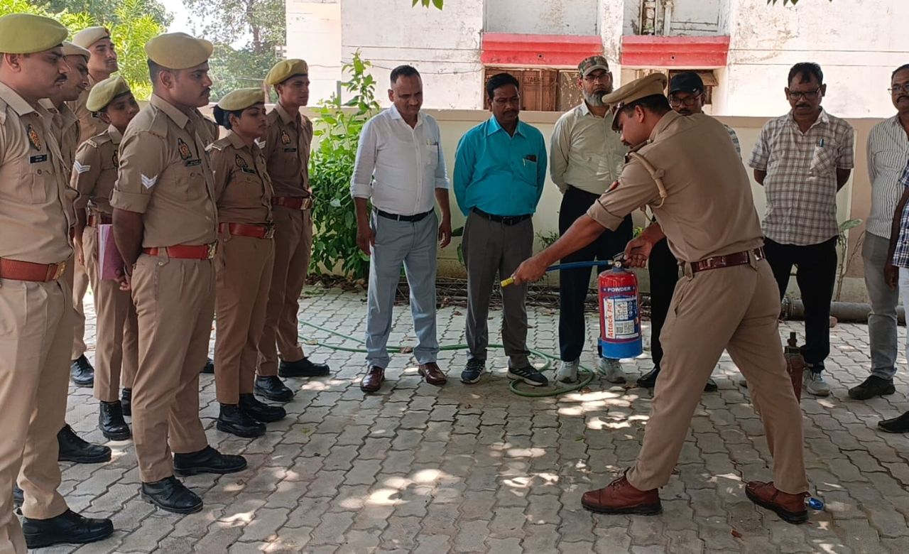 लखनऊ अग्निकांड के बाद बांदा में बड़ा एक्शन! अस्पतालों और कोचिंग सेंटरों में मिलीं खामियां, प्रशासन ने जारी किया अलर्ट