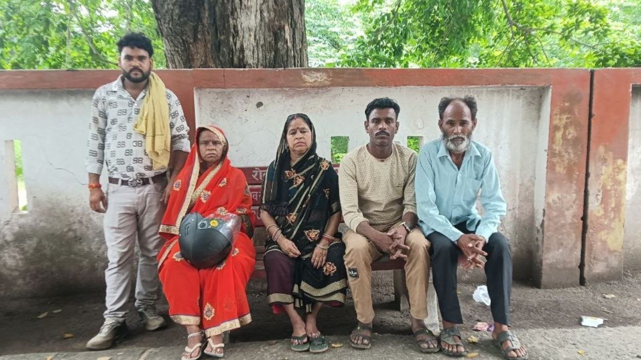 “लोग समझ ही नहीं पाए…” बदायूं में युवक की मौत ने खड़े कर दिए कई सवाल, परिवार पर टूटा दुखों का पहाड़