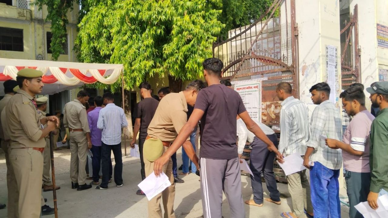 बदायूं में पुलिस आरक्षी भर्ती की लिखित परीक्षा जारी, 33 हजार से ज्यादा अभ्यर्थी शामिल