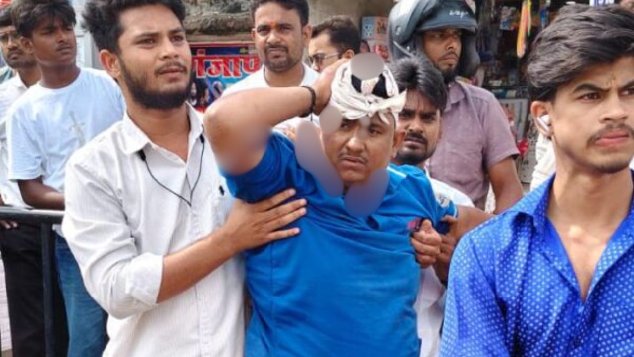 सदर ब्लॉक के सामने भीषण सड़क हादसा दो घायल, घंटों लगा जाम
