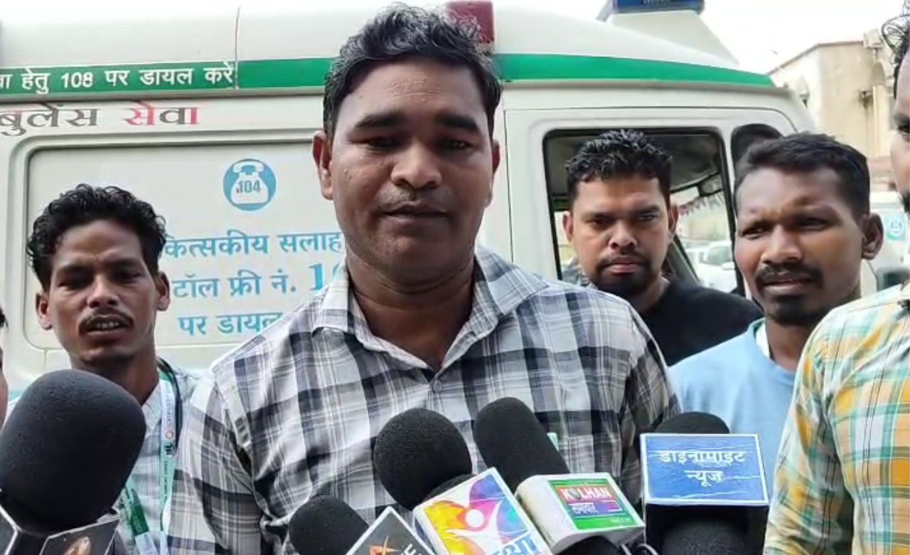 Chaibasa: भूखे रहने की आई नौबत तो किया हड़ताल, स्वास्थ्य सेवाओं पर मंडराया संकट