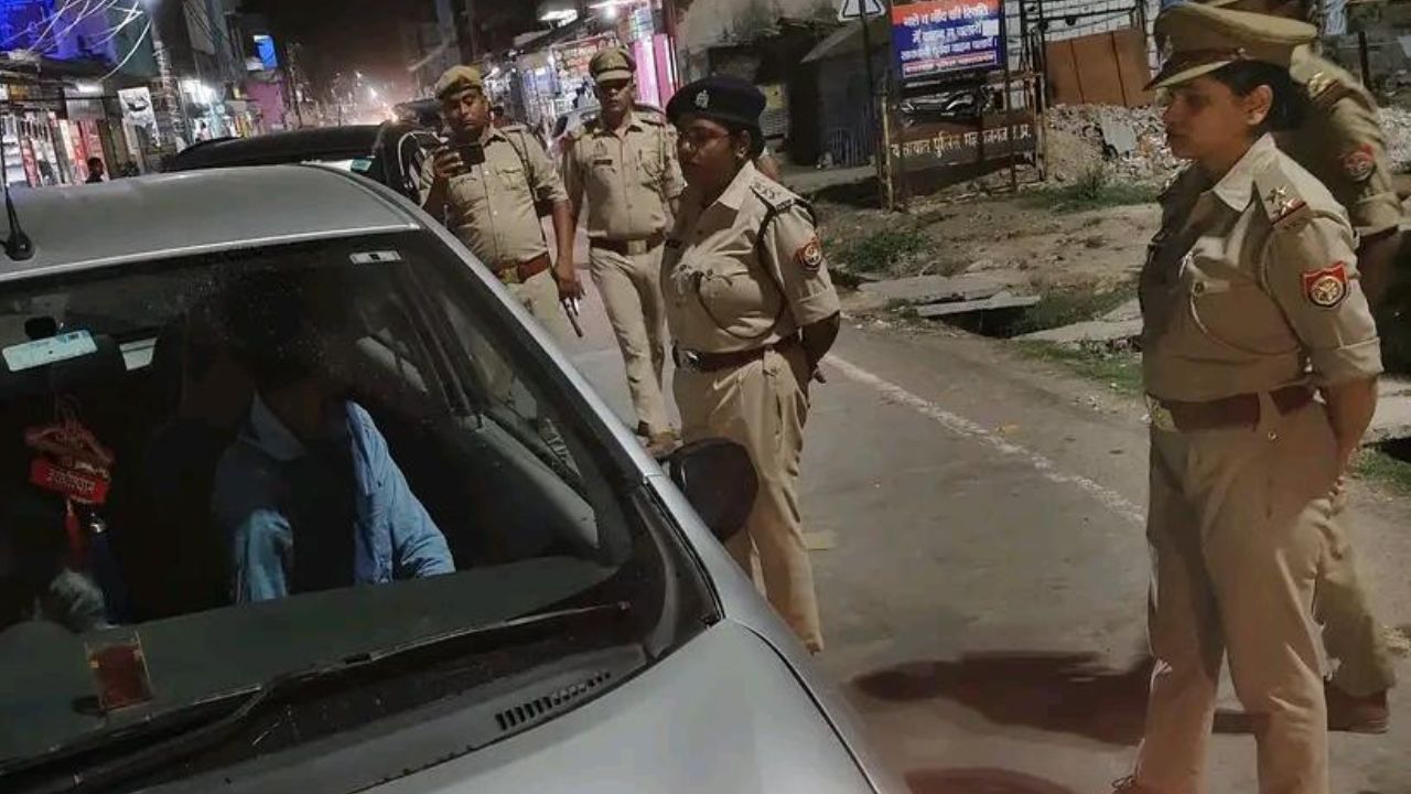 महराजगंज में सख्ती: सीओ ने चलाया चेकिंग अभियान, हूटर-सायरन और काली फिल्म पर कार्रवाई