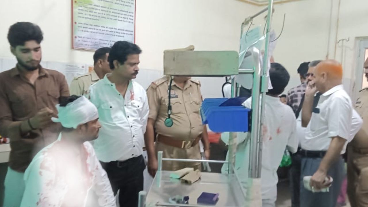 बदायूं कलेक्ट्रेट में वकीलों के दो गुट भिड़े, वीडियो बनाने पर जमकर मारपीट, जिला अस्पताल बना अखाड़ा