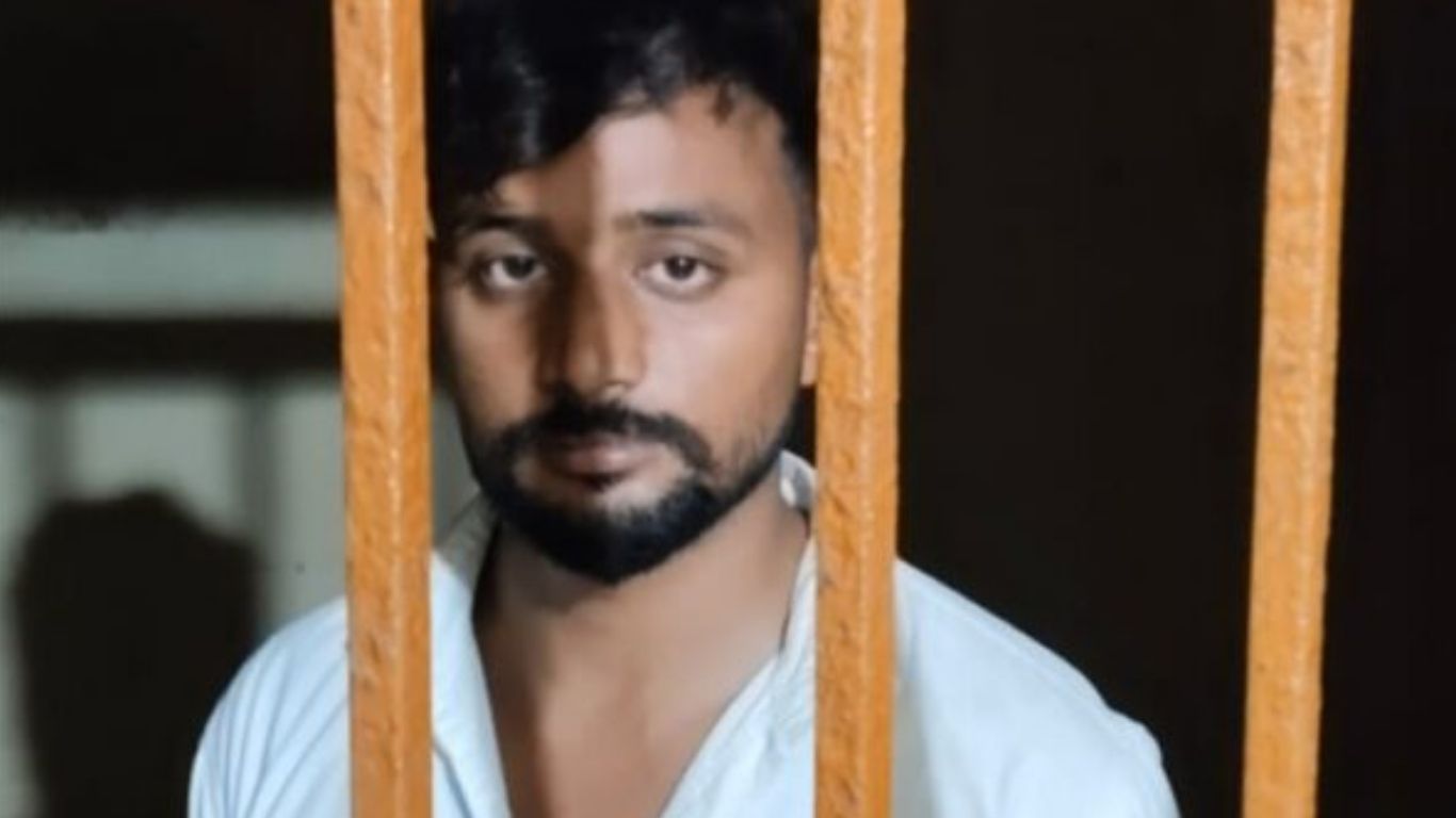 गोरखपुर में नीलगाय के पीछे दौड़ता दिखा युवक, वीडियो वायरल होते ही मचा हड़कंप