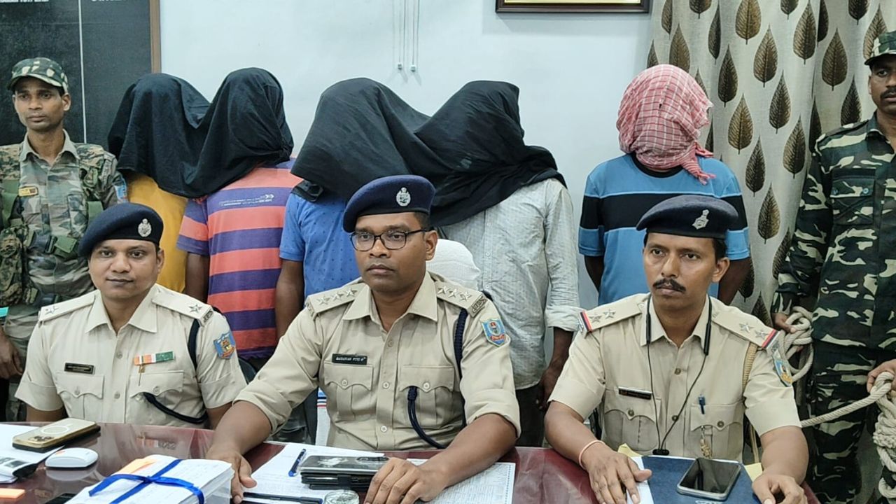चक्रधरपुर हत्याकांड का खुलासा: आखिर आंगन में सोते वक्त किसने चलायी गोली? मास्टरमाइंड समेत 5 गिरफ्तार