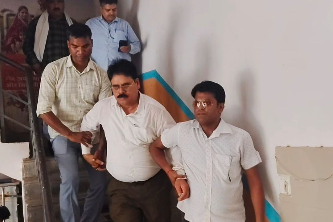 इटावा में एक शिकायत ने खोली बड़े खेल की परतें, अधिकारी पहुंच गया सलाखों के पीछे