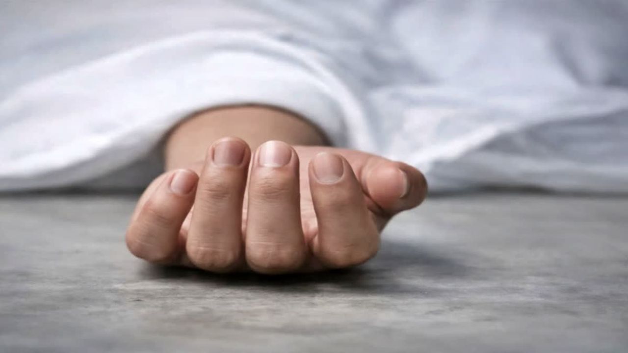 फतेहपुर के होटल में युवक का शव मिलने से सनसनी, पुलिस जांच में जुटी, पोस्टमार्टम रिपोर्ट और परिजनों के बयान का इंतजार