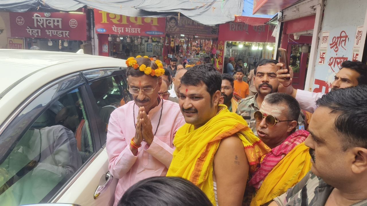 देवघर बाबाधाम में संजय सेठ ने की पूजा, PM मोदी के स्वस्थ-दीर्घायु और देश की प्रगति की कामना