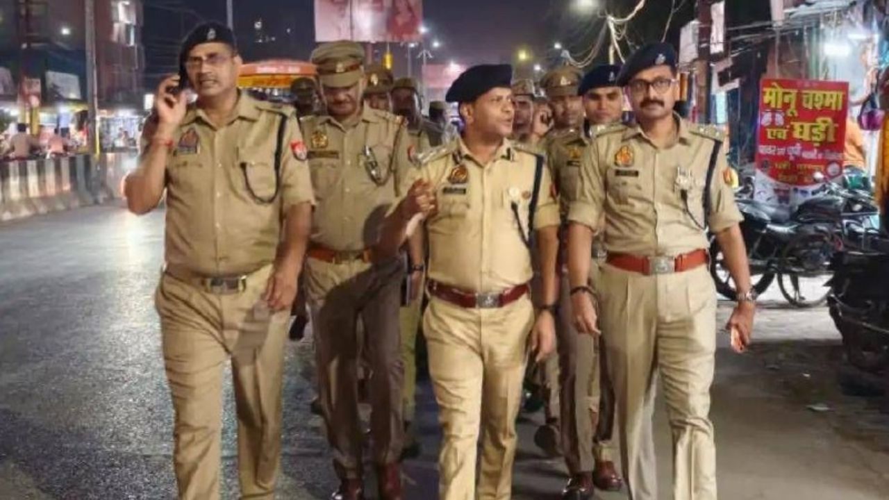 देवरिया में अचानक सड़क पर उतरे डीआईजी, बाजारों और चौराहों पर क्या देखा कि बढ़ गई पुलिस की सक्रियता