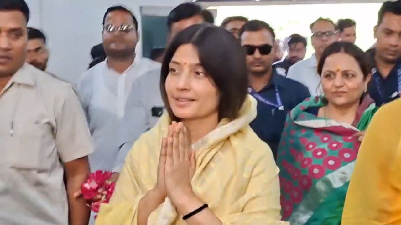 गाजीपुर एनकाउंटर पर डिंपल यादव ने उठाए सवाल, कहा- जब पुलिस पकड़ सकती थी तो एनकाउंटर क्यों?