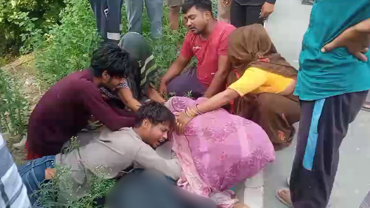 “घर पहुंचने से पहले ही छिन गई जिंदगी”; मजदूरी कर लौट रहे युवक को अज्ञात वाहन ने रौंदा, परिवार में मचा कोहराम