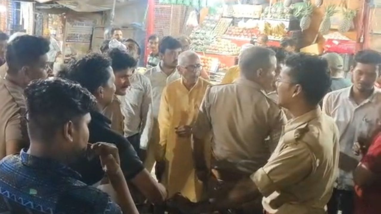 Fatehpur: वाहन चेकिंग के दौरान व्यापारियों की पुलिस से नोकझोंक, आखिर क्यों बढ़ा मामला?