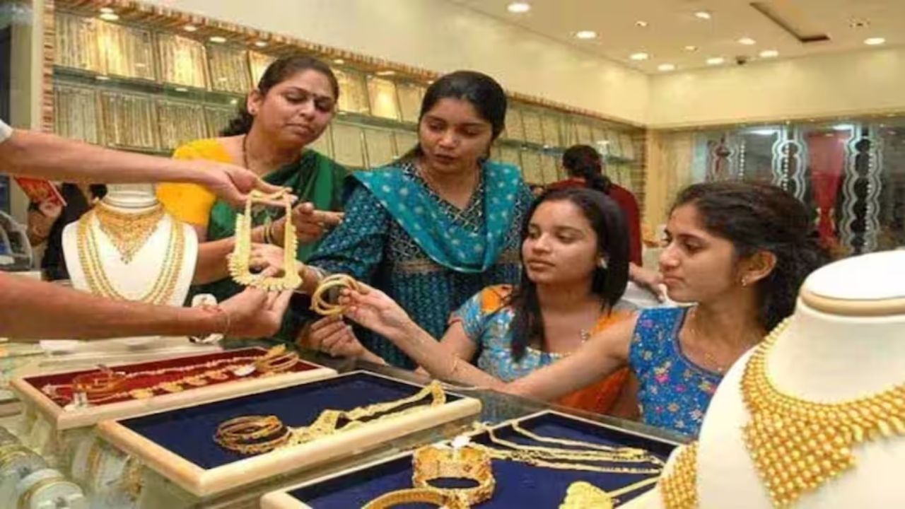 सोने की कीमतों में भारी गिरावट: दिल्ली-लखनऊ समेत कई शहरों में सस्ता हुआ गोल्ड, जानें आज का ताजा भाव