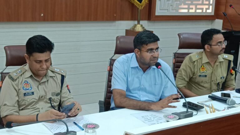 UP News: मोहर्रम से पहले अलर्ट मोड में प्रशासन, नियम तोड़ने वालों पर होगी कड़ी कार्रवाई