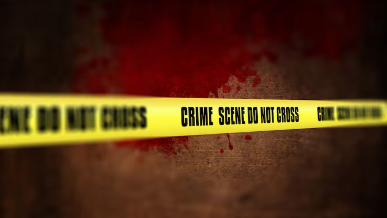 गोरखपुर में रिश्तों का कत्ल: चारपाई पर सो रहे पिता पर बेटे ने कुल्हाड़ी से किए ताबड़तोड़ वार, मौके पर ही थमीं सांसें