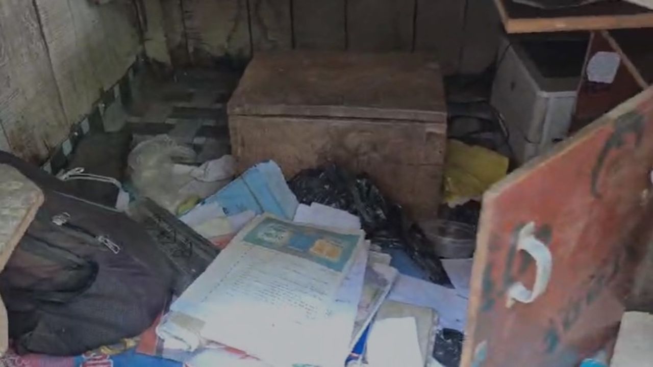 Gorakhpur : “सिस्टम फेल…”, कलेक्ट्रेट में लगातार हो रही चोरियों पर पीड़ितों का छलका दर्द
