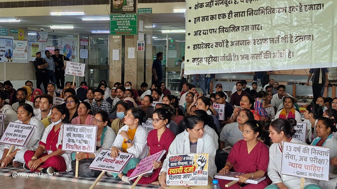 Video: यूपी के नंबर-1 अस्पताल में बवाल! नर्सों और कर्मचारियों की हड़ताल से स्वास्थ्य सेवाएं प्रभावित, सरकार पर लगाए गंभीर आरोप
