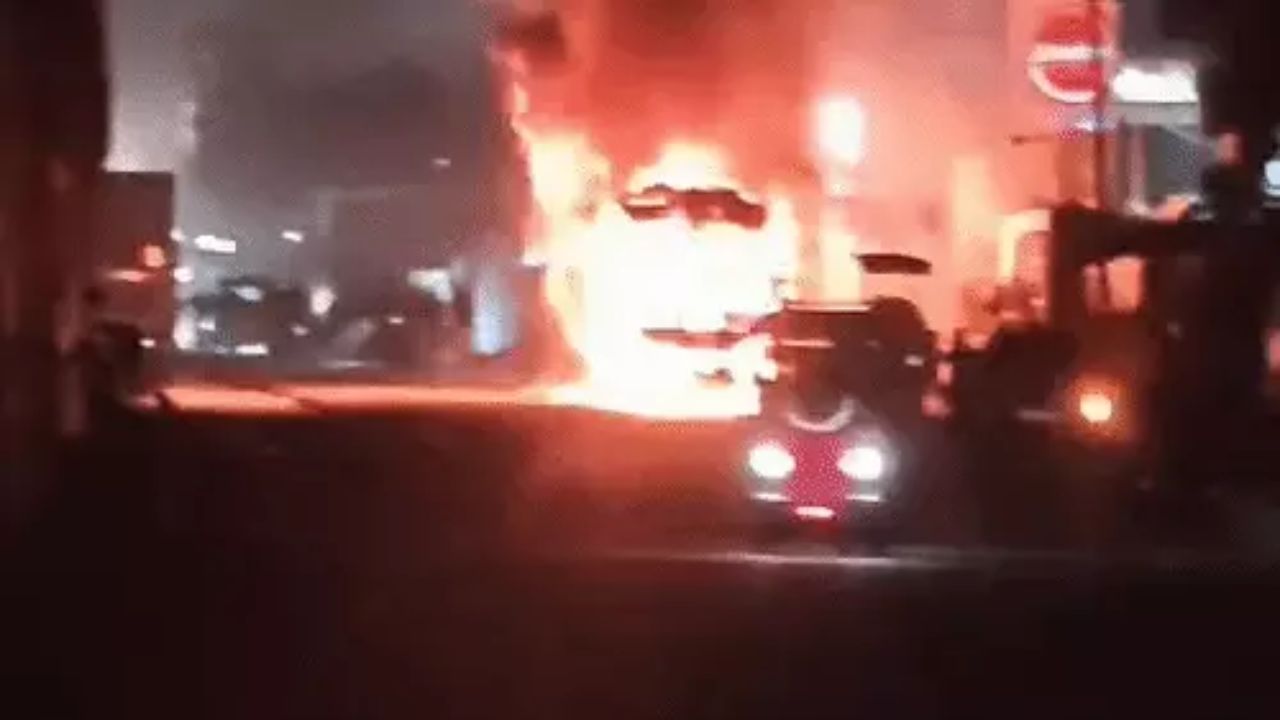 Bus Fire Incident: हरिद्वार में चलती वॉल्वो बस बनी आग का गोला, 32 यात्रियों की सूझबूझ से बची जान