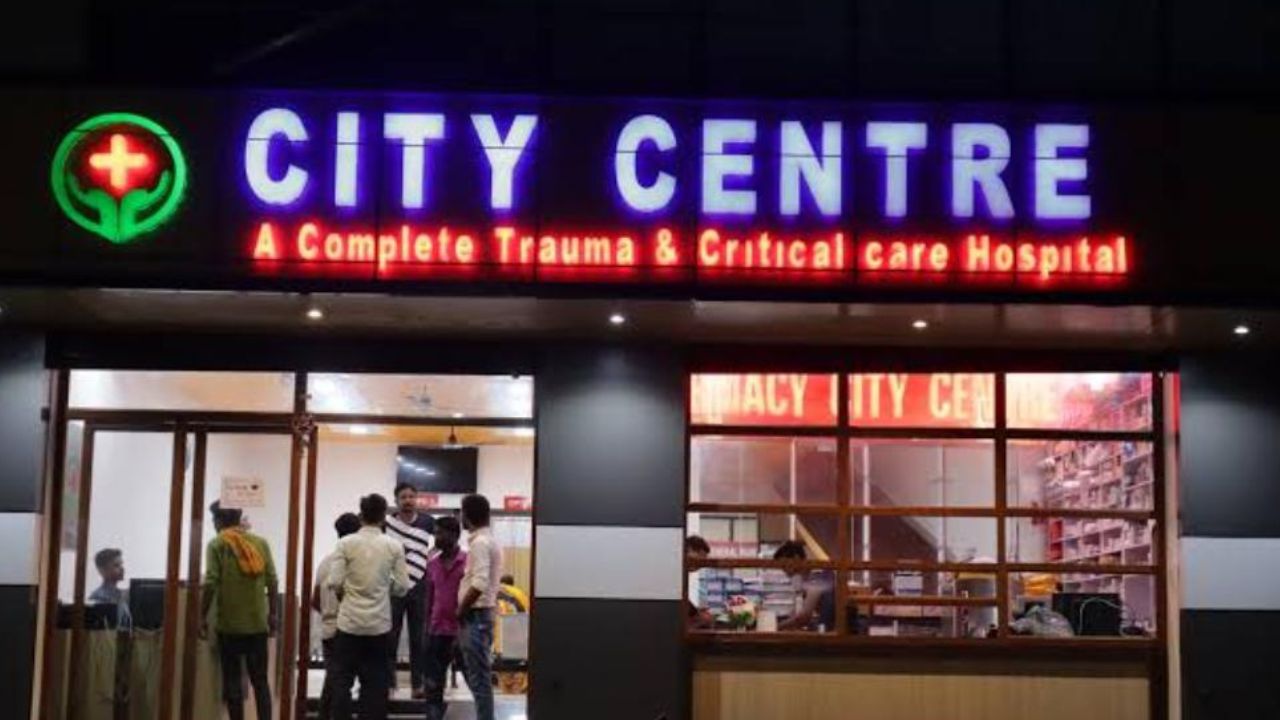 महराजगंज में ड्यूटी के दौरान बिगड़ी ठूठीबारी थानेदार की तबीयत, अस्पताल में भर्ती; हाल जानने पहुंचे कई थाना प्रभारी