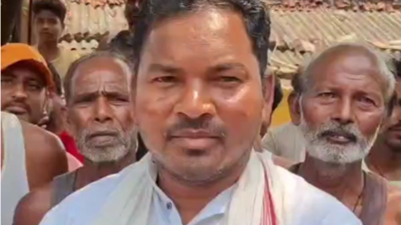 15 वर्षों से फाइलों में दबी है जलापूर्ति योजना इस पूरे मामले में सबसे बड़ा सस्पेंस और प्रशासनिक लापरवाही का उदाहरण यह है कि करीब 15 साल पहले ही इस क्षेत्र के लिए एक महत्वाकांक्षी जलापूर्ति योजना को मंजूरी दी गई थी। ढांचा खड़ा किया गया, पाइपलाइन की बातें हुईं, लेकिन डेढ़ दशक बीत जाने के बाद भी यह योजना धरातल पर शुरू नहीं हो सकी। ग्रामीणों का आरोप है कि सरकारी लापरवाही और ठेकेदारों की उदासीनता के कारण पानी आज तक उनके घरों तक नहीं पहुंचा।