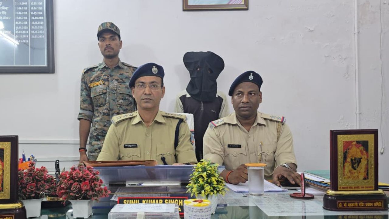 Chatra Crime News: खाकी की बड़ी सर्जिकल स्ट्राइक, 9 लाख रुपये के ब्राउन शुगर के साथ तस्कर गिरफ्तार