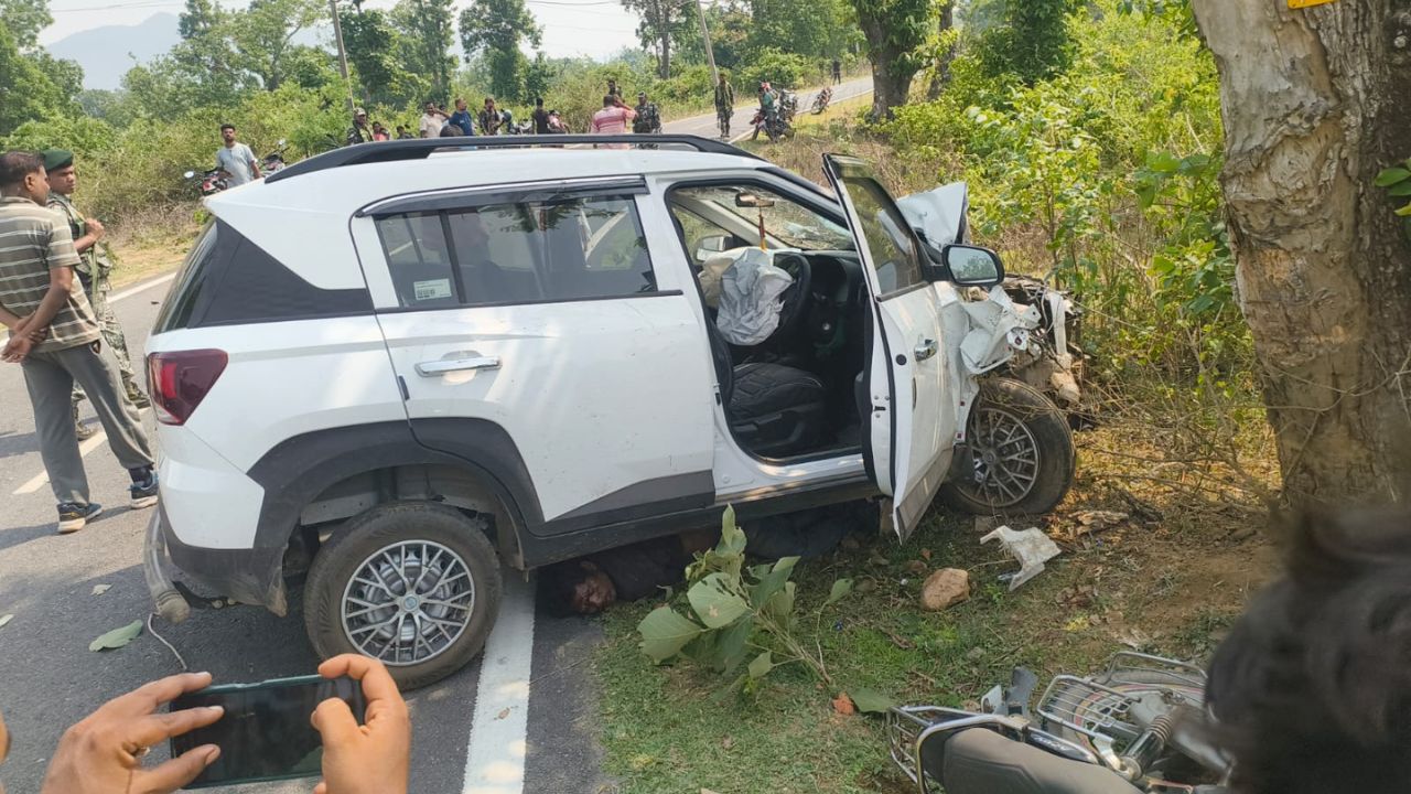 लातेहार में सड़क पर पसरी मौत की खामोशी, दुर्घटना में उड़े गाड़ियों के परखच्चे, नहीं हो सकी शवों की पहचान
