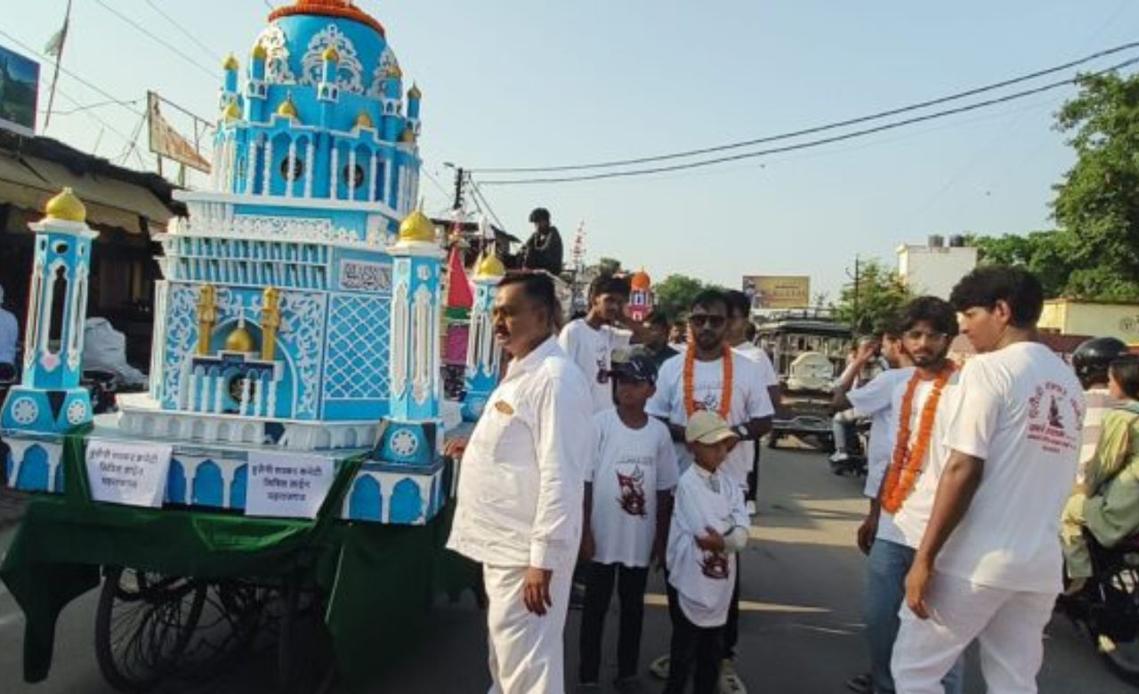 Maharajganj: अकीदत और मातम के बीच निकले ताजिया जुलूस, कर्बला की ओर रवाना हुए अकीदतमंद