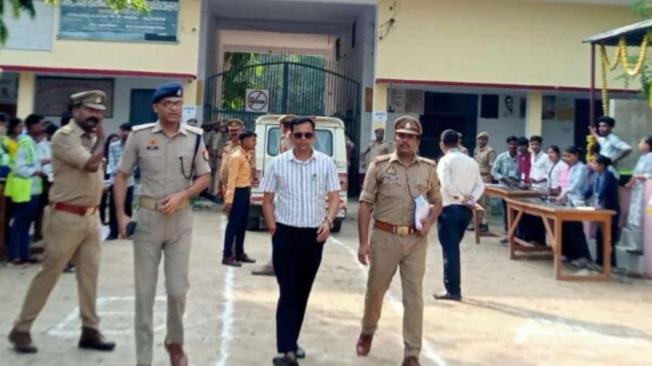 पुलिस भर्ती परीक्षा की तैयारियों पर प्रशासन सख्त, एडीएम प्रशांत कुमार संग एएसपी ने किया परीक्षा केंद्रों का संयुक्त निरीक्षण