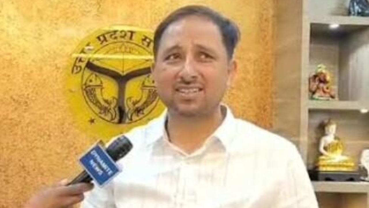 नेपाल बॉर्डर तक कैसे पहुंच रही थी सरकारी यूरिया? डीएम के आदेश के बाद 5 लोगों पर बड़ा एक्शन