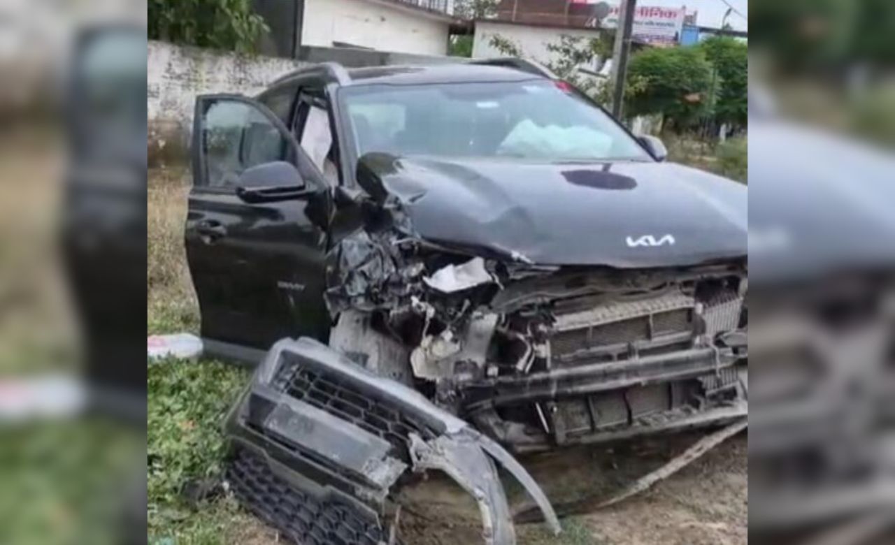 हाईवे पर मौत को मात: NH-730 पर तीन गाड़ियां आमने-सामने भिड़ीं, पिकअप पलटी… फिर जो हुआ उसने सबको चौंका दिया