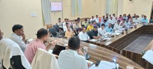 DPRO की शिकायत पर DM का एक्शन, सुस्त कार्यशैली पर ADO पंचायत को चेतावनी