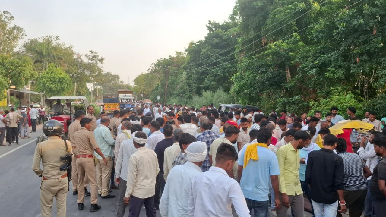 UP Road Accident: मैनपुरी में दर्दनाक सड़क हादसा…महिला की मौत, 8 लोग घायल