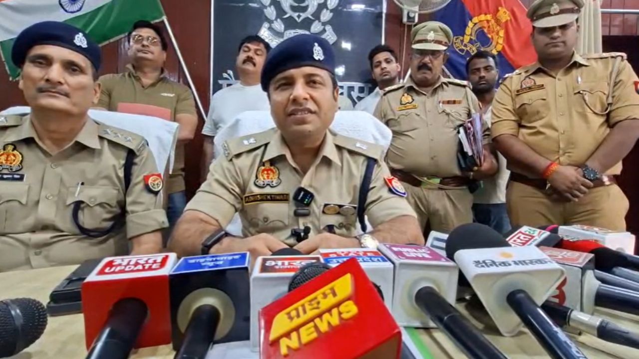 मैनपुरी पुलिस का चोरों के सिंडिकेट पर कड़ा प्रहार, 8 चोरी की बाइकों के साथ दो शातिर गिरफ्तार