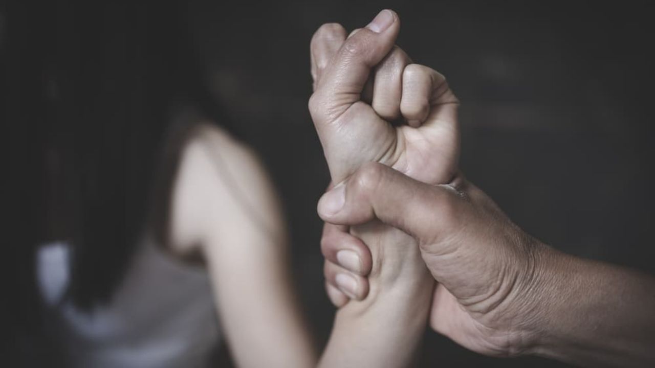 डॉक्टर की मां ने भी उठाया हाथ? मैनपुरी के निजी अस्पताल में मर्यादा तार-तार