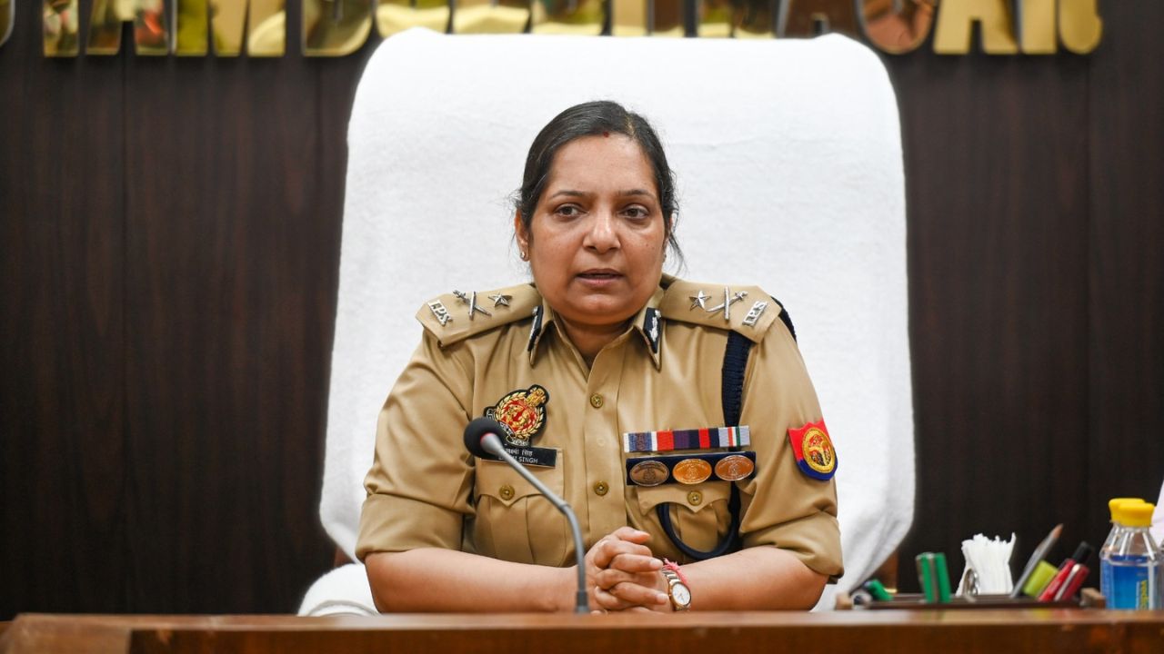 BIG BREAKING: नोएडा पुलिस कमिश्नर लक्ष्मी सिंह का बड़ा एक्शन, कई थानों के प्रभारी बदले; देखें पूरी लिस्ट