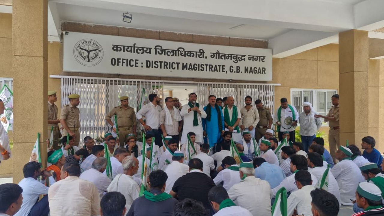 जिम्स अस्पताल के स्टाफ पर लाठीचार्ज के विरोध में भाकियू का हल्ला बोल, नोएडा पुलिस की नीतियों के खिलाफ खोला मोर्चा