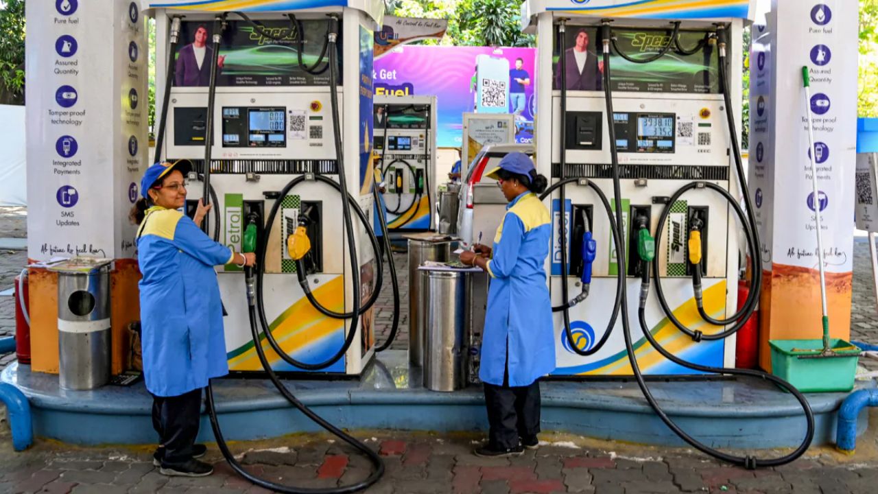 Petrol Diesel Price: ब्रेंट क्रूड 93 डॉलर के करीब, भारत में फिलहाल स्थिर रहे पेट्रोल-डीजल के दाम