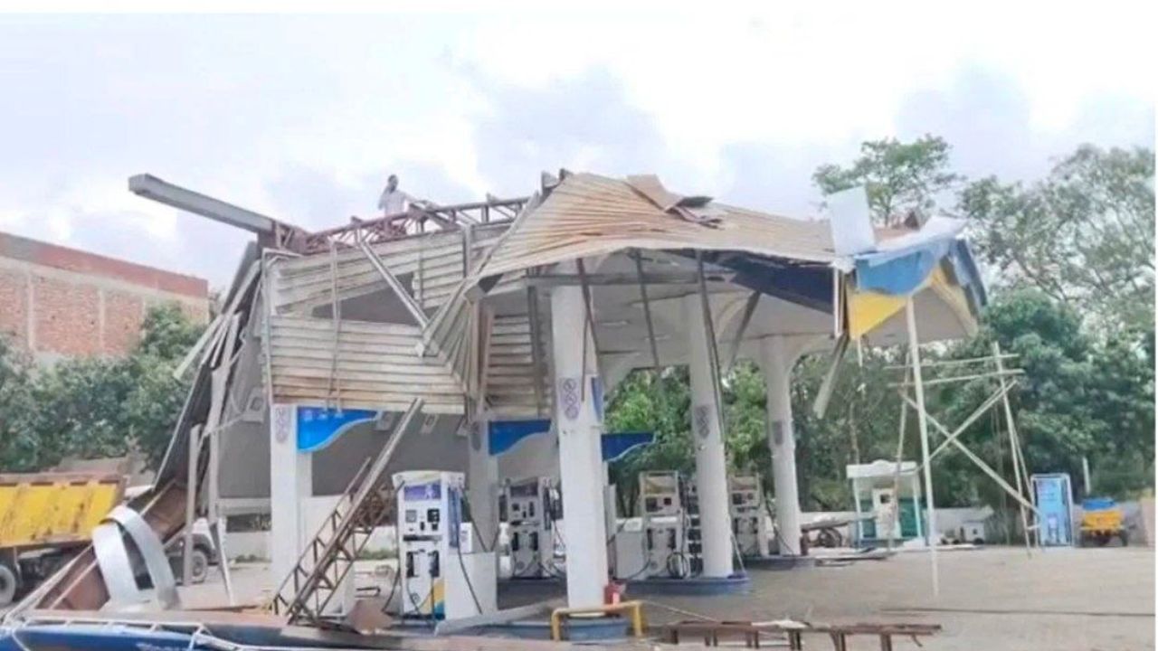 बरेली में कुदरत का कहर, आंधी-तूफान ने उड़ाए पेट्रोल पंप के परखच्चे, बाल-बाल बचे लोग
