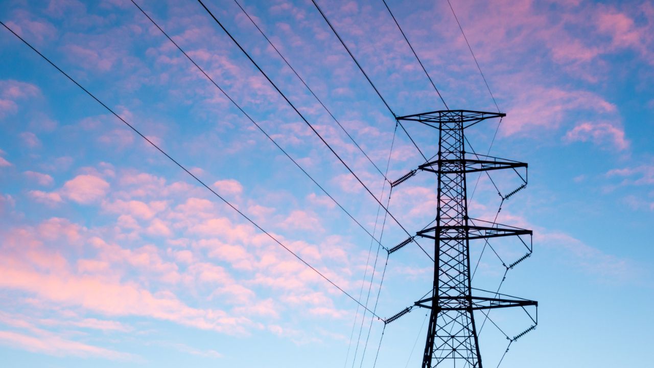 Electricity Crisis: नोएडा में बिजली संकट बरकरार, करोड़ों खर्च के बाद भी रोजाना हो रही घंटों कटौती