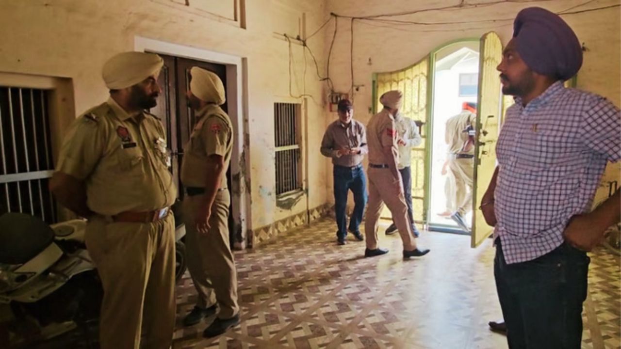 Punjab Crime: लुधियाना में अंधाधुंध फायरिंग, पुरानी रंजिश के चलते मचा भारी बवाल; पढ़ें इस वारदात का पूरा सच