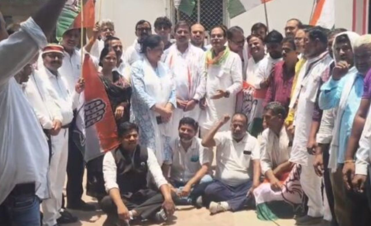 राम मंदिर चढ़ावा विवाद पर रायबरेली में कांग्रेस का हल्ला बोल! डीएम ऑफिस पहुंचकर उठाए बड़े सवाल
