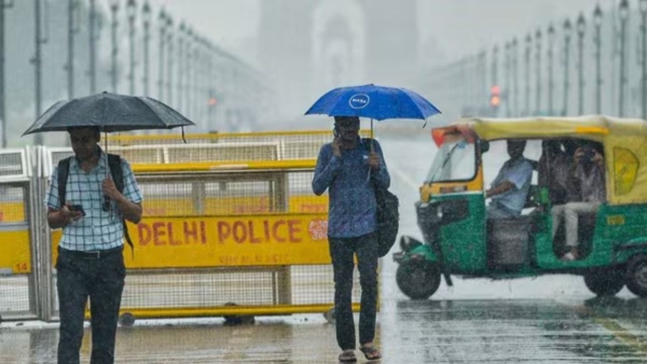 Weather Update: अगले 10 घंटे में दिल्ली-यूपी सहित 15 राज्यों में भारी बारिश की चेतावनी, जानें अपने राज्य का हाल