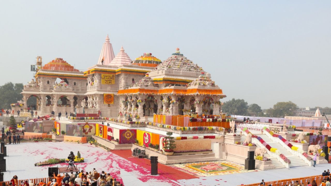 आस्था से चमकी अयोध्या की अर्थव्यवस्था: ढाई साल में 12 करोड़ भक्तों ने किए दर्शन, चढ़ावा 3,000 करोड़ पार!