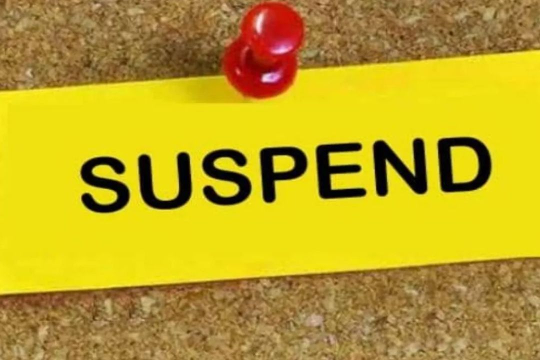 बलिया में उपभोक्ताओं की शिकायतें पड़ीं भारी, जेई सस्पेंड और अफसरों पर गिरी गाज