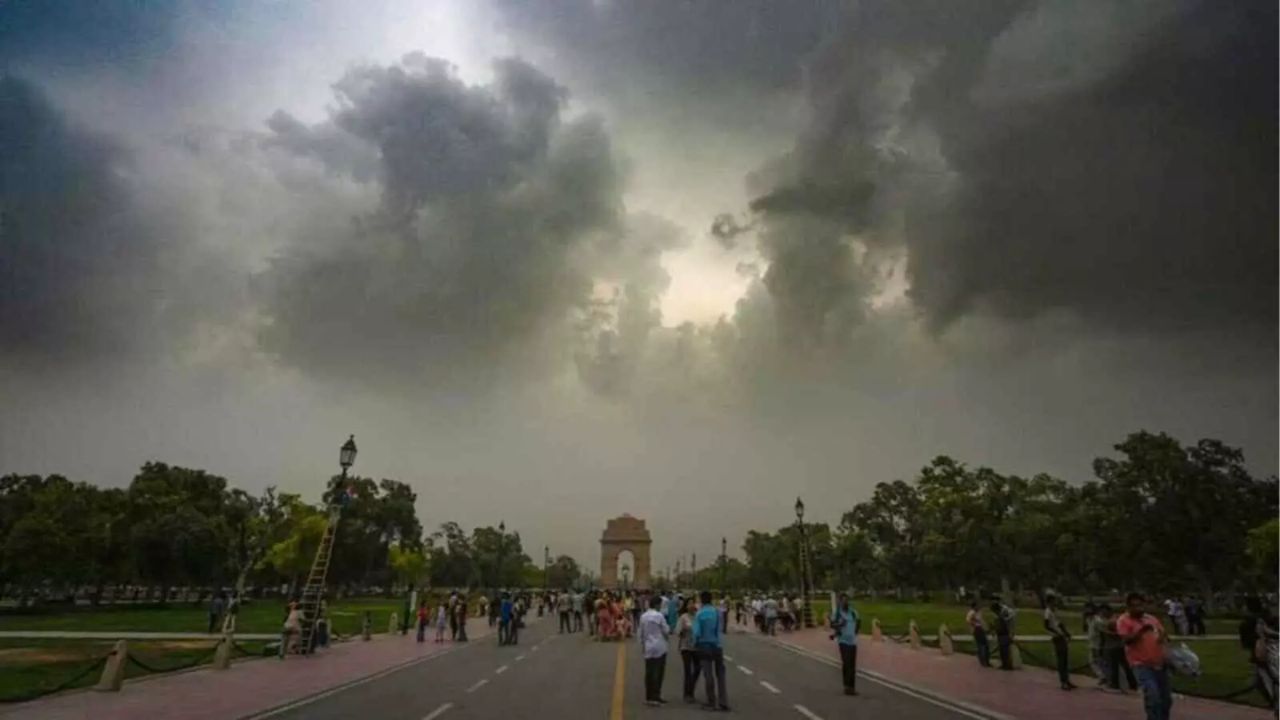 Weather Update: पश्चिमी विक्षोभ बदलेगा उत्तर भारत का मौसम, दिल्ली-यूपी में गिरेगा पारा, इन राज्यों में भारी बारिश का अलर्ट