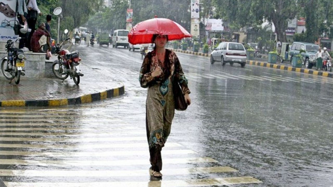 UP में मानसून की दस्तक, महाराजगंज और कुशीनगर समेत 26 जिलों में भारी बारिश का अलर्ट; बिजली गिरने की भी चेतावनी