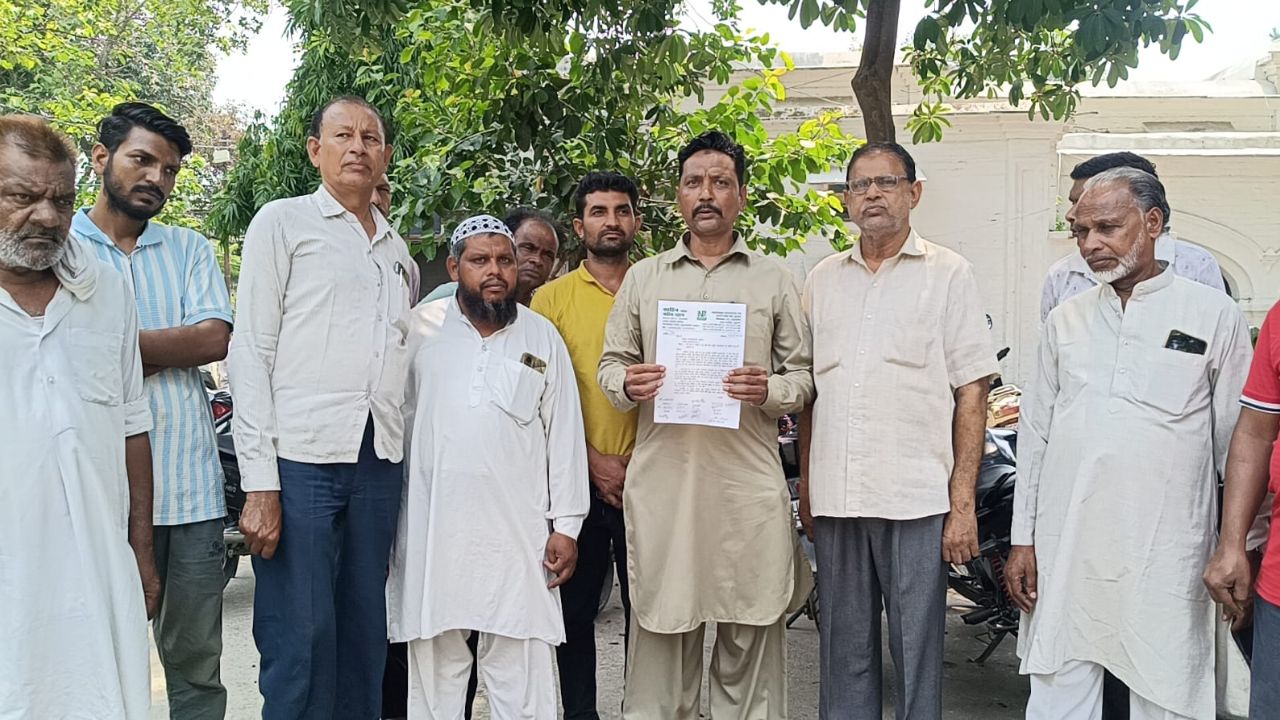 वार्ड 34 में जलभराव और बिजली संकट से जनता परेशान, समस्याओं को लेकर डीएम से मिले क्षेत्रवासी